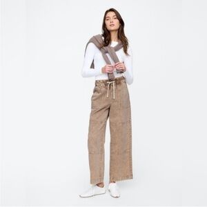 GAP Cropped Wide-Leg Pants in Taupe